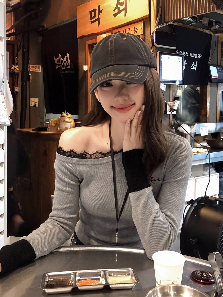 灰色蕾絲拼接荷葉邊不對稱肩長袖針織毛衣女款 秋冬設計字母刺繡上衣 - 淺花灰 - 查看 1