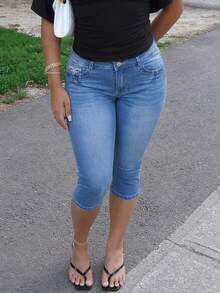 Women's Denim Shorts With Pocket Embroidery, Stretch Skinny Fit, Capri Length Casual - Medium Wash - View 4