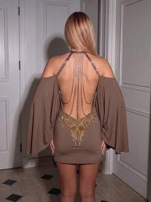 Gaun Mini Bodycon Lengan Lonceng Tanpa Punggung dengan Bordir Kupu-kupu dan Payet Seksi - Khaki - View 2