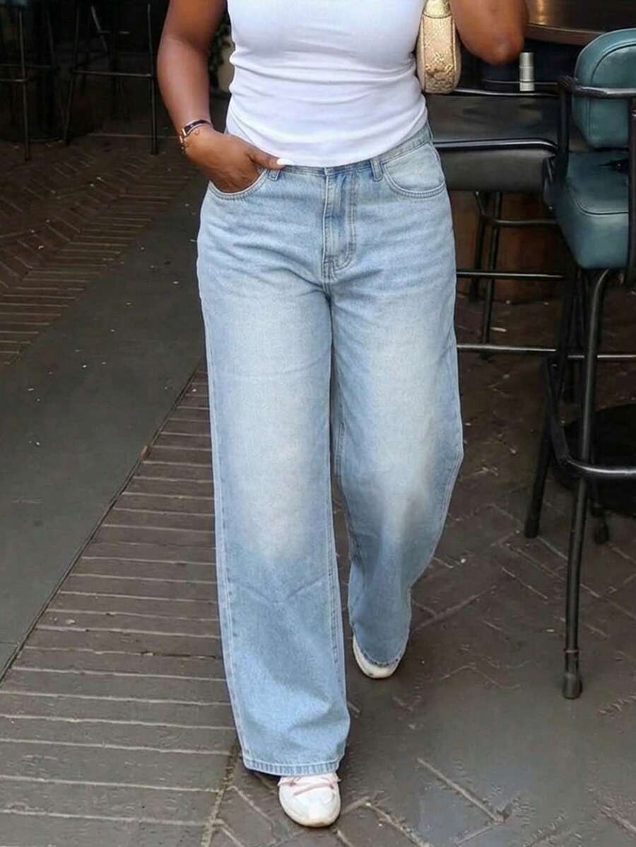 Women's Vintage Loose Boyfriend Straight Leg Denim Jeans - Light Wash - View 1