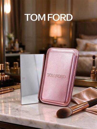 Tom Ford مرآة مكياج محمولة من توم فورد بلون وردي معدني مع حقيبة من البولي يوريثان