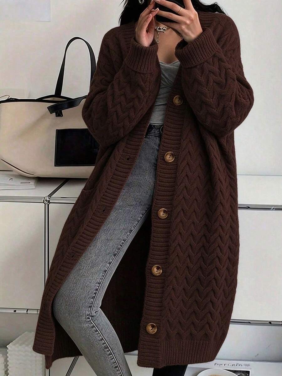 كارديجان طويل محبوك بملمس متموج للنساء بمقاسات كبيرة، بياقة على شكل حرف V وأزرار أمامية وأكتاف منسدلة وأكمام طويلة، كنزة صوفية بلون موحد، ملابس خارجية كاجوال للخريف/الشتاء