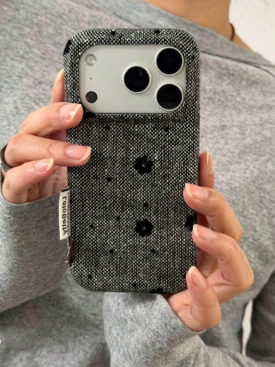 Autumn/Winter Light Gray Linen Fabric Floral Phone Case Compatible With Iphone 18 Pro Max, Apple 17 Hard Shell, 17 Pro, New 15 Pro, 16 Pro Max, 16 Pro, Anti-Drop Protective Cover For Women - Black - View 1