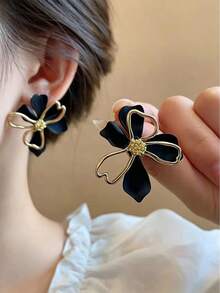 1 Pair Floral Stud Earrings, Exquisite, Feminine, Fashionable And Elegant - Flower Earrings - View 5