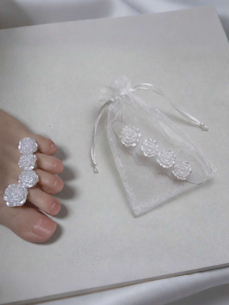 1pc Soft Reusable Cute Toe Separator, Gel Nail Polish Application Toe Divider, Essential Nail Art & Foot Care Accessory