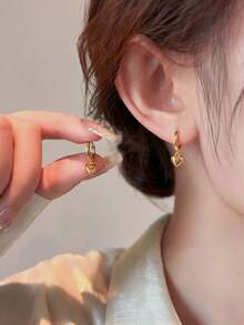 1 Pasang Anting-Anting Kecil Berbentuk Hati dari Paduan Tembaga yang Halus, Cocok untuk Pemakaian Kasual Sehari-hari Wanita - Yellow Gold - View 5