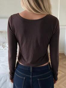Damset i två delar med brunrandig stickad camisoletopp och enfärgad långärmad kofta med knappar, avslappnad slim fit för daglig lager-på-lager-stil, höst- och vinterkläder - Brun - Visa 5