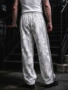 Celana Jogging Pria Model High Street dengan Motif Ranting Pohon di Seluruh Permukaan, Potongan Longgar, dan Garis Samping Kamuflase Putih & Abu-abu dengan Tali Serut, Model Lurus. - Light Grey - View 2