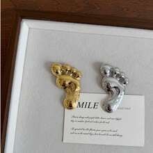1pc Vintage Portrait Stainless Steel Brooch, All-Year Personalized Design Brooch Accessory - Foot Pin - View 1