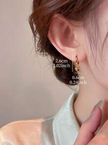 1 Pasang Anting-Anting Kecil Berbentuk Hati dari Paduan Tembaga yang Halus, Cocok untuk Pemakaian Kasual Sehari-hari Wanita - Yellow Gold - View 4