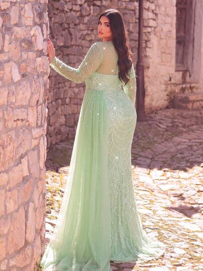 Plus Size Shiny Beaded Mermaid Evening Gown, Sheer Sleeves, Scale-Like Bead Embroidery, Flowing Tulle Train, Suitable For Evening Parties And Red Carpet Events