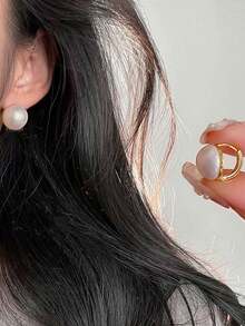 1 Pair French Vintage Fashion Half-Hoop Faux Pearl Earrings, Minimalist Luxury High-End Design, Unique Personalized Versatile Ear Hoops, Suitable For Girls' Daily, Holiday And Party Wear - Multicolor - View 2