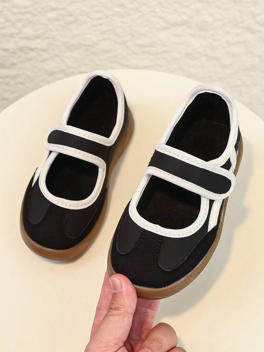 1 Pair New Girls' Mary Jane Shoes, Non-Slip Soft Sole Sports Shoes, Hook And Loop Design Flat Shoes, Versatile For Children's Daily, School, Holiday Outfits - Black - View 1