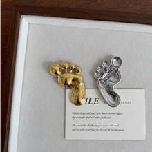 1pc Vintage Portrait Stainless Steel Brooch, All-Year Personalized Design Brooch Accessory - Foot Pin - View 3