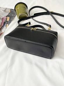 亮面金屬拉鍊小手柄裝飾手提包，可收納化妝品與個人用品，雙拉鍊開合，極簡奢華方盒包，可手提或斜背，適合日常出門、約會與通勤，荔枝紋皮革，簡約溫柔風格，小巧精緻便當盒包，百搭輕便斜背化妝包 - 黑色 - 查看 8