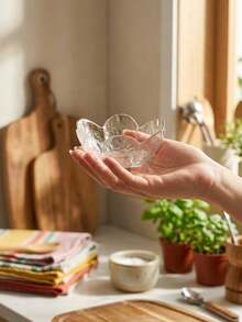 High Transparency Thickened Sakura Shaped Small Dish, Petal Embossed Texture Design Sakura Plate, Transparent High-Quality Glass Dining Plate, Smooth Edges No Scratching, Cold And Heat Resistant Not Easily Broken, Hammered Texture 3D Print, Crystal Clear, Lightweight Easy To Clean, Can Be Directly Washed, Space-Saving Storage, Multi-Functional Divided Snack Dish, Suitable For Home Dining Table To Hold Dipping Sauce, Jam, Honey, Nuts - Multicolor - View 2