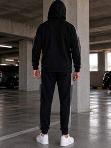Conjunto de pants y sudadera para hombre, sin estampados. Con bota semi-entubada, talle de cintura, bolsillos laterales. Cuello redondo con capucha, silueta con ajuste, cierre y bolsillos. - Negro - Ver 3