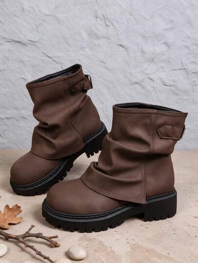 Nuovi stivali beige arricciati e plissettati per ragazze, punta tonda in morbido tessuto PU con decorazione a fibbia metallica, stivali vintage a metà polpaccio slip-on resistenti all'usura e antiscivolo con rialzo per bambini, versatili per uso quotidiano, scuola e attività all'aperto in autunno/inverno