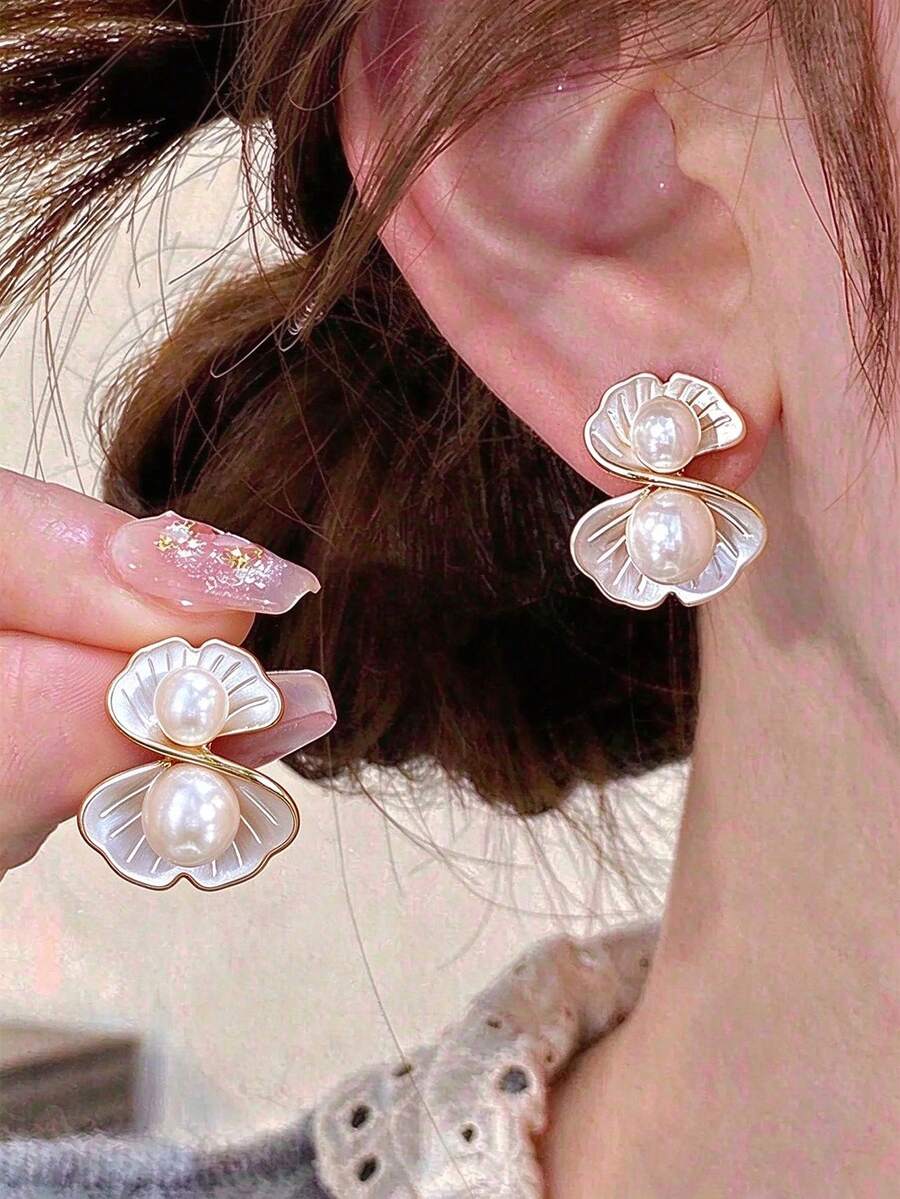 1 Pair Fashion Geometric Faux Pearl Stud Earrings, Personalized Exquisite Elegant Niche Design, Fresh Cute Minimalist Versatile Earrings Suitable For Women's Daily And Holiday Wear - White - View 1