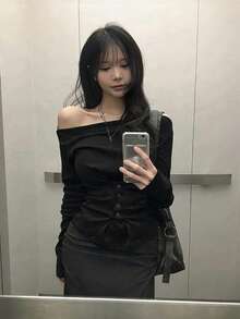女款收腰鈕扣長袖T恤，露肩上衣，秋季 - 黑色 - 查看 2