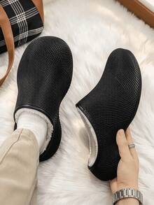 Men's Sports Slippers Winter New Style Fleece Lining Thick Sole Home Walking Closed Toe EVA One-Piece Upper 3D Textured Daily Wear Versatile Round Toe Slippers - Black - View 3