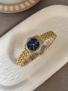 1件女款金色石英手錶，鑲鑽刻度與藍色錶盤，時尚優雅，適合日常配戴 - 金色 - 查看 3
