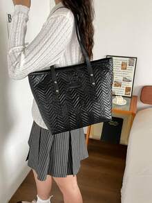 Fashion V-Quilted Large Capacity Tote Bag, Autumn/Winter New Casual Shoulder Bag For Women - Black - View 4