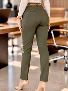 Pantalón de Vestir para Dama con Cinturón. Tela Strech. Ajuste Perfecto Push Up - Verde Oliva - Ver 2