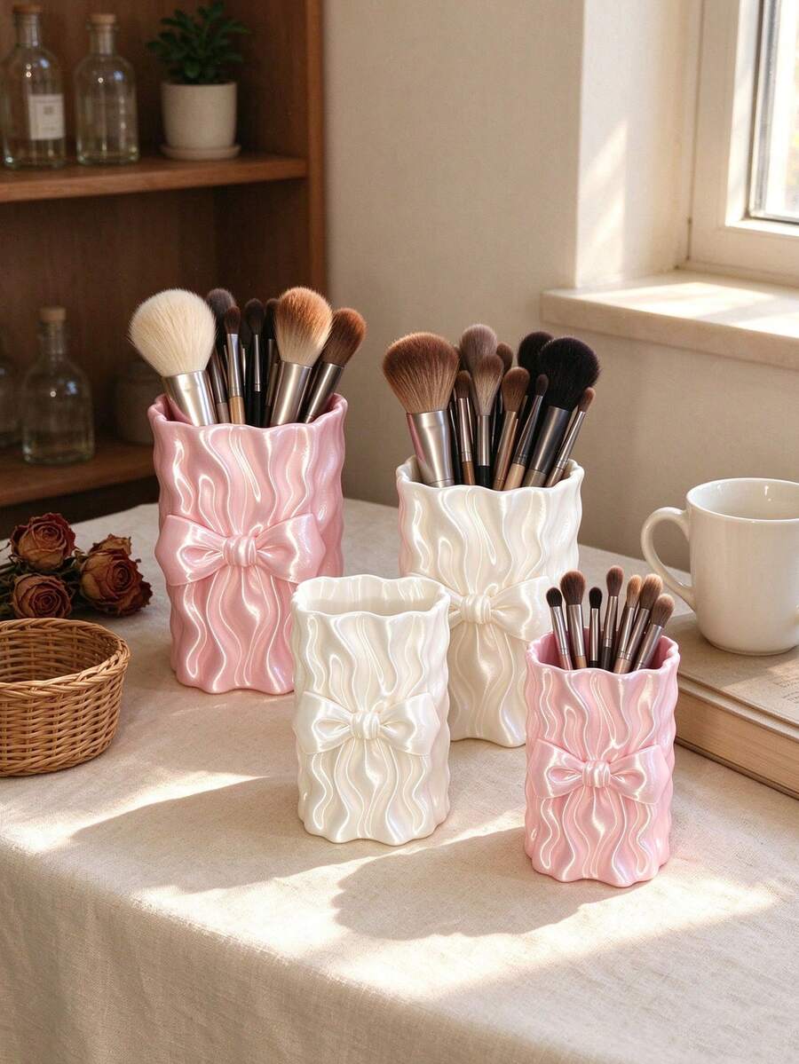 3D Printed Wavy Bow Makeup Brush Holder, Realistic Satin Gloss Texture, Pink And White Dual Color Options, Can Store Makeup Brushes And Pens, Suitable For Vanity And Desk, Girly Style Highly Attractive Desktop Decoration Storage Ornament