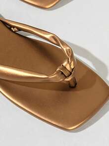 Women's Bronze Vintage Fashion Square Toe Beach Flip Flops Slip-On Flat Sandals - Bronze - View 6