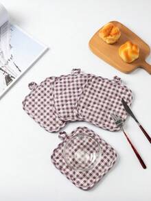 Haus Hana 2pcs/4pcs Heat Resistant Pot Holder, Checkered Square Insulation Pad, Multi-Functional Quilted Insulation Mat For Kitchen, Dining Room, Tabletop, Baking - Red - View 4