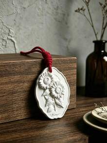 A High-Value Embossed Floral Fragrance Pendant With Red String Aroma Diffuser Slice, Multi-Scene Decor For Car, Wardrobe, Home, Holiday And Birthday Gifting - Multiple Styles - View 8