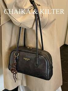 CHAIKA & KILTER 1件裝 素色亮面PU布料女款時尚單肩包 多口袋大容量波士頓保齡球包 拉鍊開合 適合日常與街頭使用（附吊飾） - 黑色 - 查看 4