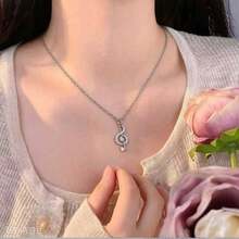 法式百合花鑰匙吊墜項鍊，復古皇室設計，奢華多層鏈條，適合辦公與約會配戴的精緻飾品 - 銀色 - 查看 3