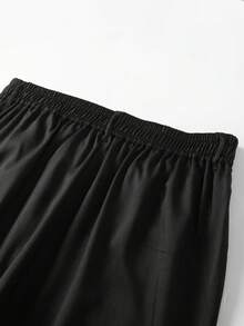 Celana Panjang Pria Model Longgar Sedikit Melebar dengan Lipatan Depan, Belahan di Bagian Bawah, dan Detail Kancing, Potongan Slim Fit untuk Meningkatkan Tinggi Badan - Hitam - View 11