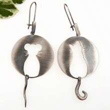 Anting Gantung Minimalis Lucu untuk Penyembuhan, Desain Asimetris Siluet Kucing dan Tikus Berongga - Perak - View 1