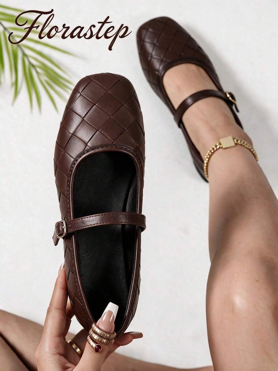 1 Pair Women's Diamond Pattern Mary Jane Flat Shoes, Pointed Toe Low-Top Design, Square Embossed Upper, Adjustable Square Buckle Strap, Soft Sole Comfortable, Suitable For Commuting And Shopping, Vintage Elegant Versatile, Can Be Paired With Skirts And Pants - Brown - View 1