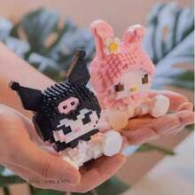 SANRIO سلسلة دمى سانريو ميني لبناء الكتل - حوالي 400 قطعة من كتل بناء الشخصيات الكرتونية، قطع قابلة للجمع، هدية عيد ميلاد مثالية، ديكور داخلي، ديكور منزلي، كتل بناء بأسلوب لطيف، هدية نموذج شخصية أنمي، هدية عيد ميلاد، جائزة كرنفال، هدية العودة إلى المدرسة، إلخ. - متعدد الألوان - مشاهدة 7