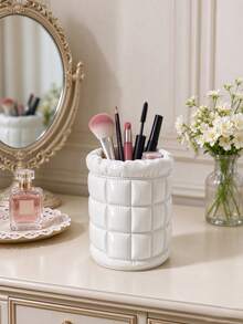 3D Printed Puff Grid Makeup Brush Holder, Faux Leather Wrapped Quilted Texture, Classic Black And White Color Scheme. Ruched Rim, Large Capacity Storage For Makeup Brushes And Eyebrow Pencils, Premium Quality, Creating An Elegant Vanity. - Multicolor - View 12