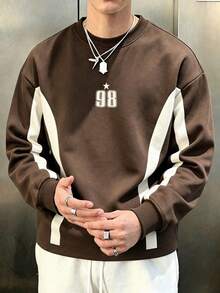 Sweatshirt Leher Bulat Pria Motif Garis Samping dan Angka 98 Colorblock, Model Retro Kasual Lengan Panjang - Coklat - View 2