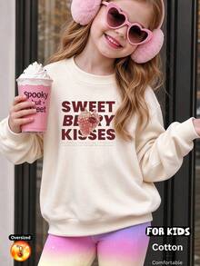 سويت شيرت فضفاض بياقة دائرية ونسيج سميك، مزين بعبارة "Sweet Berry Kisses" ورسومات فراولة - لون مشمشي - مشاهدة 10