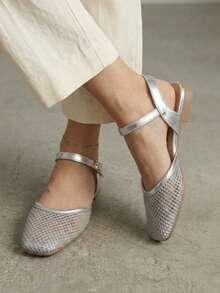 Zapatos con punta de material tipo malla con ligero tacón, destalonados, con correa ajustable para mujer. Pensados para actividades cotidianas. - Plateado - Ver 4