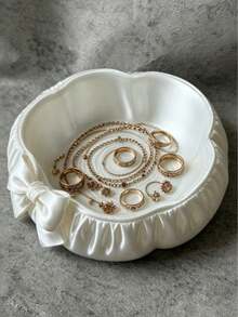 1 Buah Tempat Penyimpanan Perhiasan, Nampan Perhiasan Gaya Coquette dengan Pita, Tempat Cincin Rias dengan Tepi Bergelombang Warna Putih Mutiara, Cocok untuk Cincin, Kalung, Gelang, dan Aksesoris Kecil, Nampan Penyimpanan Perhiasan Ins, Perlengkapan Perjalanan, Dekorasi Meja, Tempat Penyimpanan Aksesoris Makeup, Tempat Penyimpanan Perlengkapan Nail Art, Dekorasi Meja Rias, dan Hadiah untuk Pacar. - Putih - View 6
