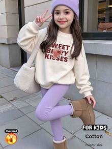 سويت شيرت فضفاض بياقة دائرية ونسيج سميك، مزين بعبارة "Sweet Berry Kisses" ورسومات فراولة - لون مشمشي - مشاهدة 9