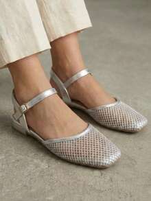 Zapatos con punta de material tipo malla con ligero tacón, destalonados, con correa ajustable para mujer. Pensados para actividades cotidianas. - Plateado - Ver 2