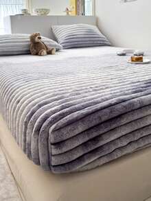 1pc Bubble Rabbit Fleece Fitted Sheet, Soft & Comfortable, Warm & Smooth, Multiple Colors Available, Bedding Mattress Protector, Suitable For Hotel, Bedroom, Guest Room, Student Dorm, All Seasons - Light Grey - View 1