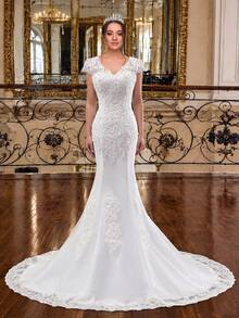 Elegant Ivory Lace Applique Hand-Beaded Mermaid Wedding Dress, Perfect For Beach Wedding & All-Season Bridal Gown - Beige - View 3