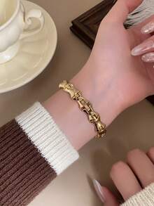 1件優雅金色女款手錶，紅色錶盤配水鑽錶圈，適合日常配戴、派對與送禮 - 金色 - 查看 5