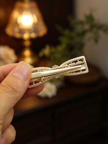 1件白色方形水鑽珍珠髮夾，優雅大方，適合日常配戴 - 白色 - 查看 8