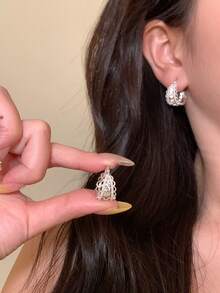 1 Pair Casual Elegant Glass Rhinestone Lace Trim Ear Clips Suitable For Women's Daily Commute Wear - Silver - View 2